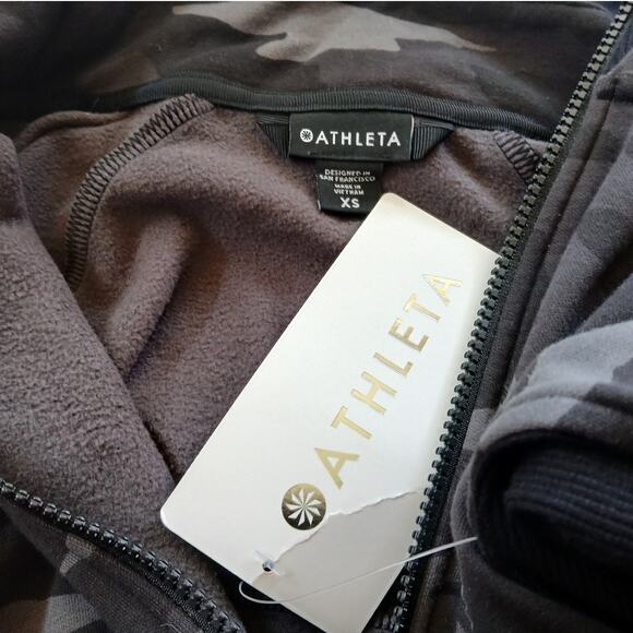 Nwt Athleta Triumph Printed Hoodie - Black Camo XS MSRP $128 - Picture 2 of 7